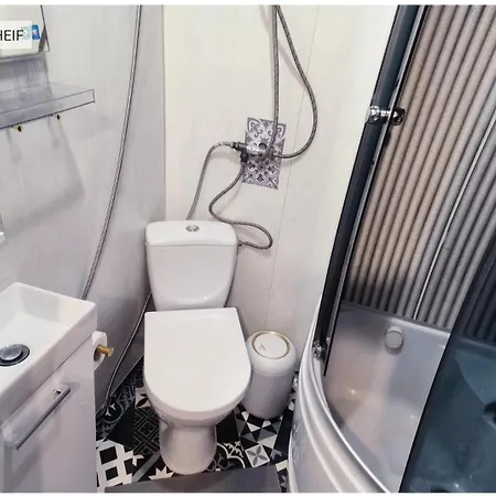 With Terrace And Barbecue Area דירה