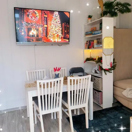 With Terrace And Barbecue Area דירה